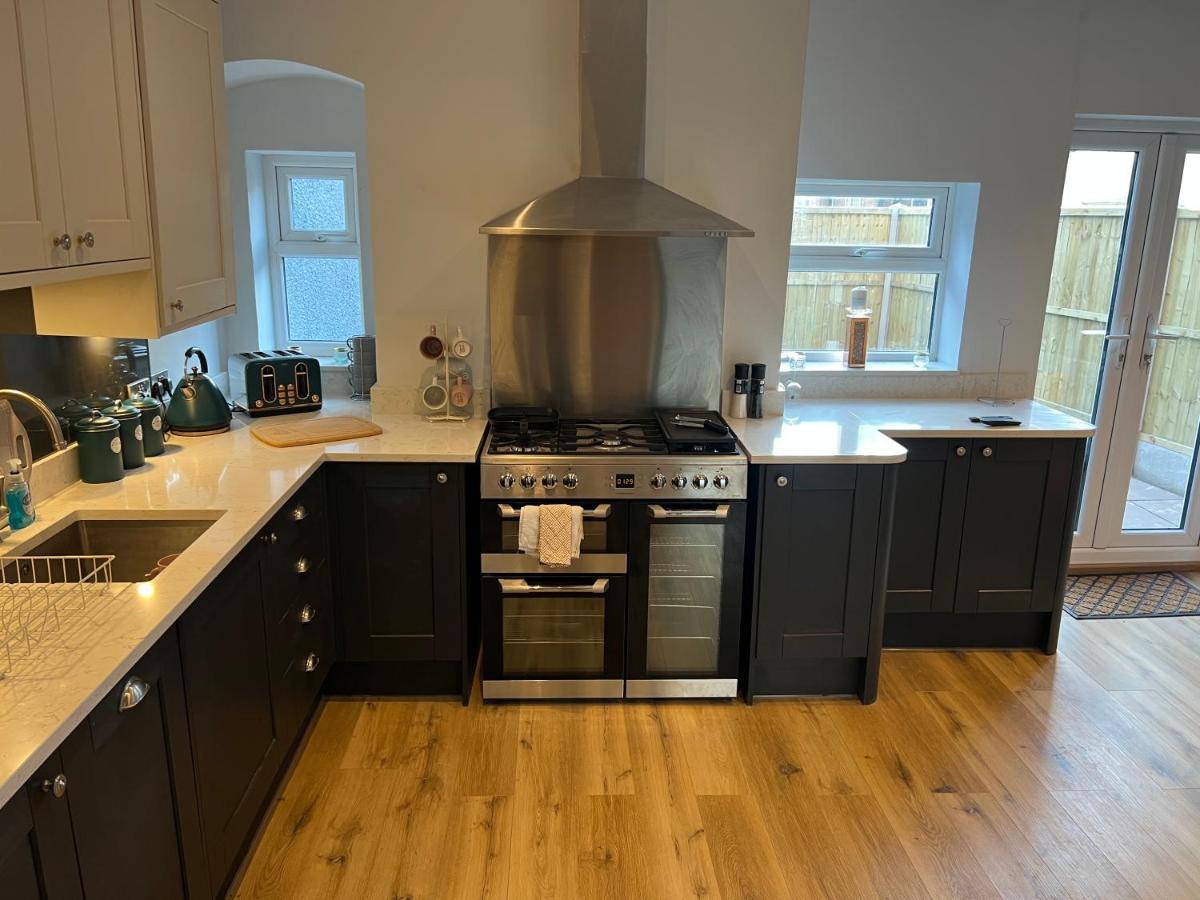 Luxury 2 Bed Apartment Great Location Stoke-on-Trent Exteriör bild